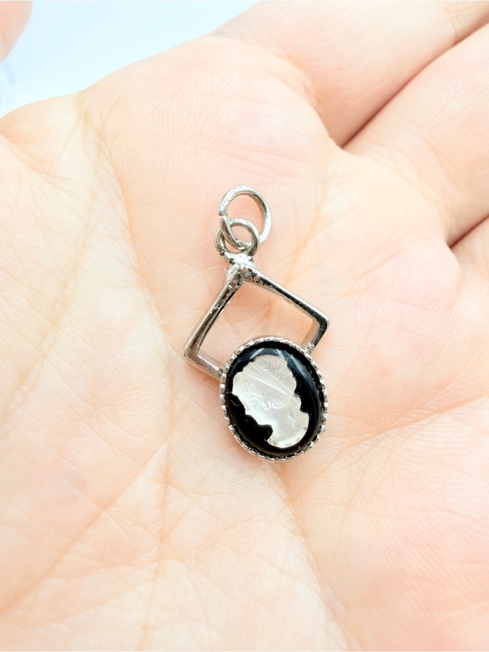 Vintage Mother of Pearl Cameo Pendant Lady Profile Charm